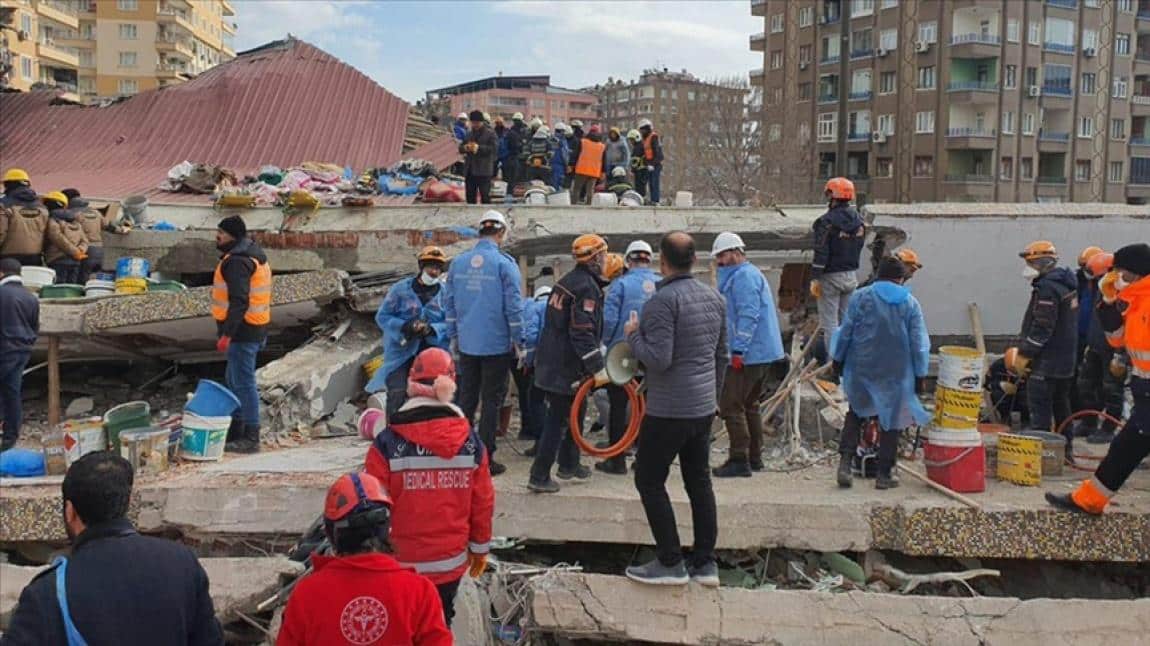 Depremde hayatını kaybeden vatandaşlar için anma programı düzenlendi